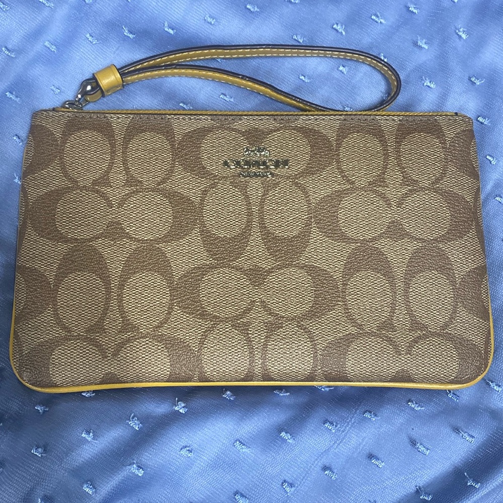 Coach Signature Print Wristlet 8 x 5 wallet